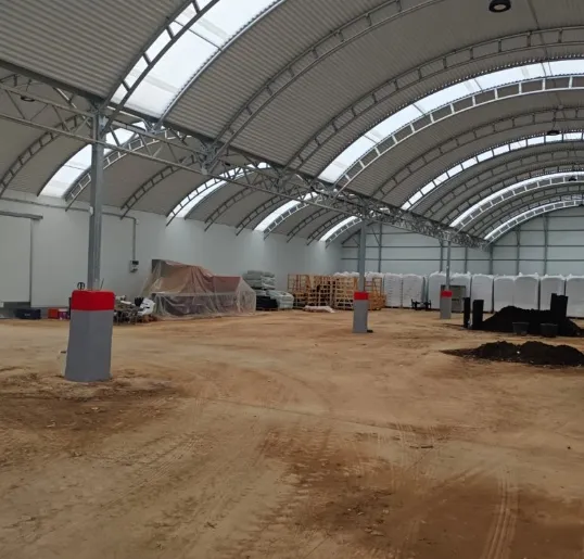 Invernadero multicapilla de doble curva